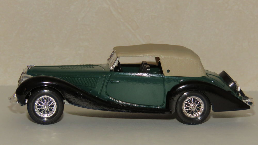 Voiture miniature Delahaye 135 M 