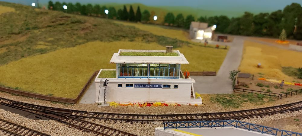 R&eacute;seau ferroviaire &eacute;chelle N analogique de 2 m 73 par 1 m 00 Jeux / jouets