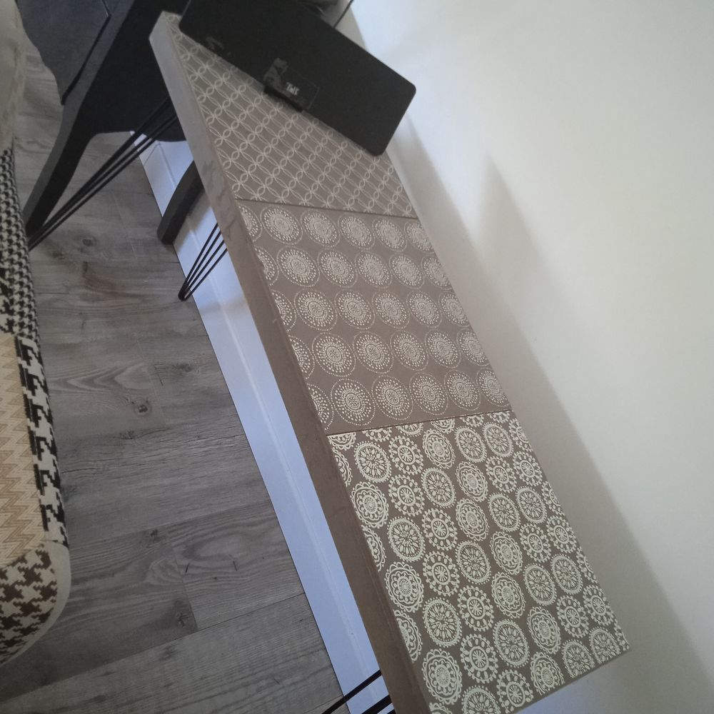 Petite console type scandinave plateau motifs marron, 70 de Meubles