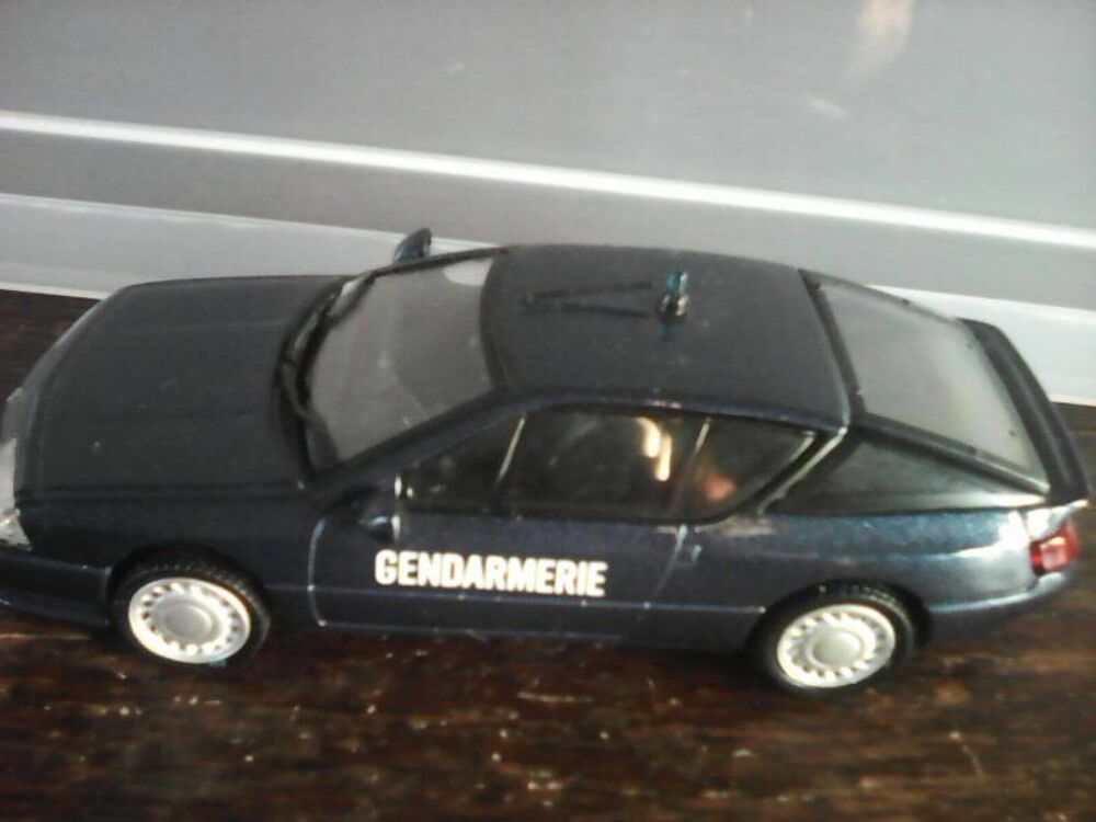 Voiture Renault Gendarmerie Alpine Turbo V6 Norev 1/43 