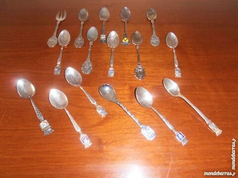 Petites cuill�res de collection (12) 5 Tours (37)