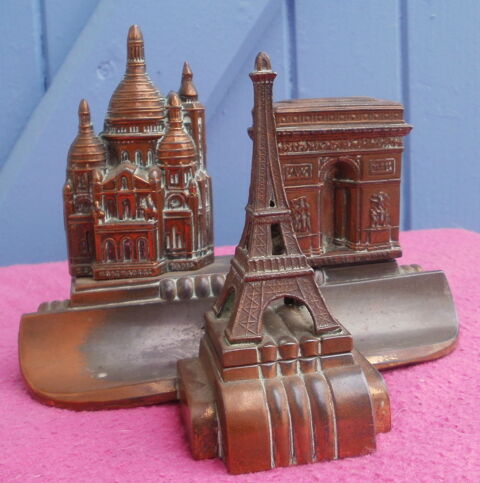 Ancien encrier en cuivre au d�cor des monuments de PARIS 15 Montauban (82)