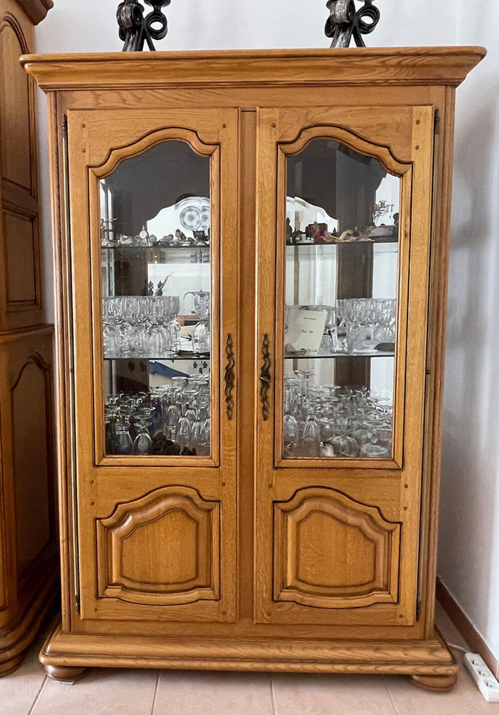 Meuble TV
Vaisselier
Meuble vitrine
2 chevets Meubles