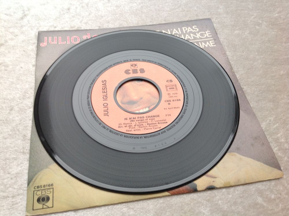 JULIO IGLESIAS JE N'AI PAS CHANG&Eacute; CD et vinyles