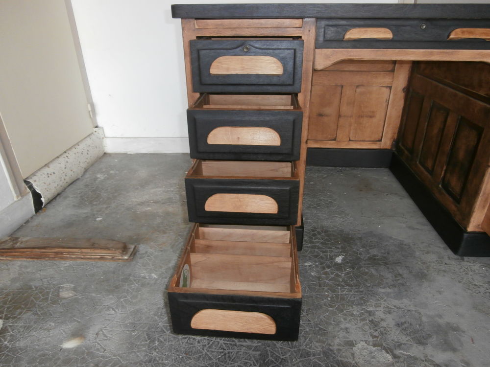 Tr&egrave;s beau Bureau Ann&eacute;e 50 bois massif "relook&eacute;" Meubles