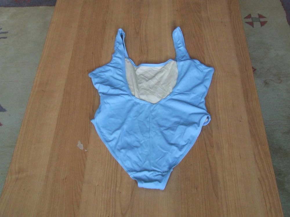 Maillot de bain 1 pi&egrave;ce Bleu clair T 42 TBE Vêtements