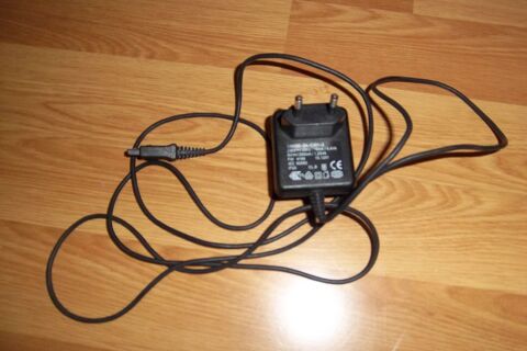 Chargeur siemens ref: C39280-Z4-C301-2 3 Colombier-Fontaine (25)