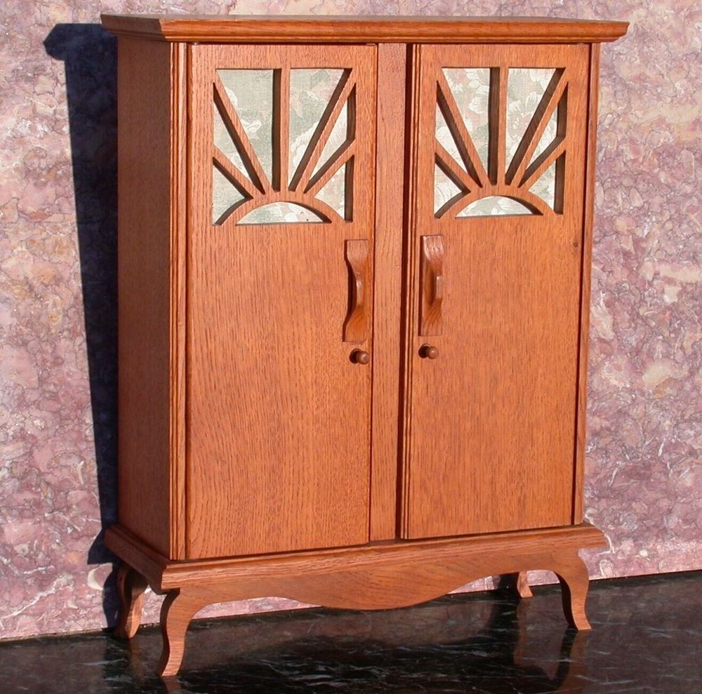 Petit meuble en bois ch&ecirc;ne massif : armoire &agrave; jouets Meubles