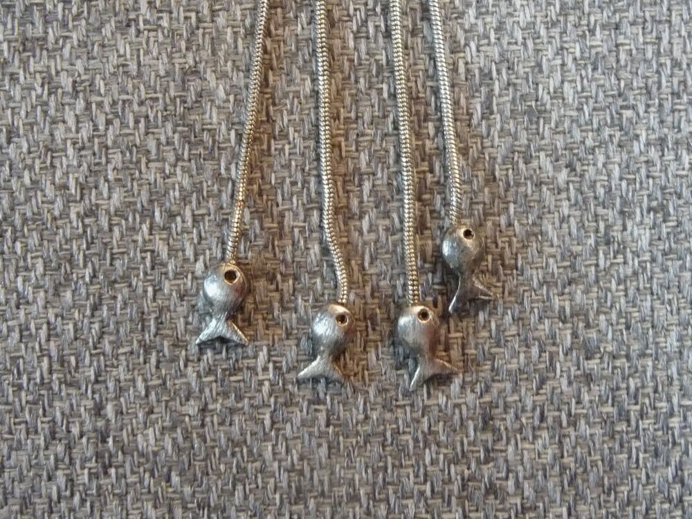 Collier/ Sautoir M&eacute;tal Vieilli Argent&eacute; Doubl&eacute; et 4 Poissons Bijoux et montres