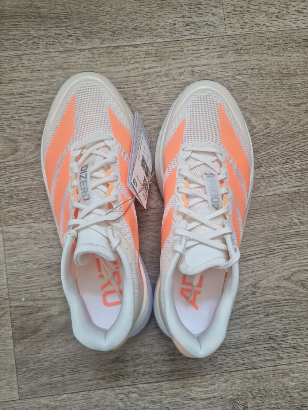 Chaussures running blanches et orange Sports