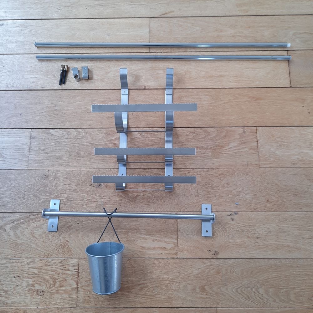 Lot de trois meubles Ik&eacute;a s&eacute;rie Vard&euml; + accessoires inox Meubles