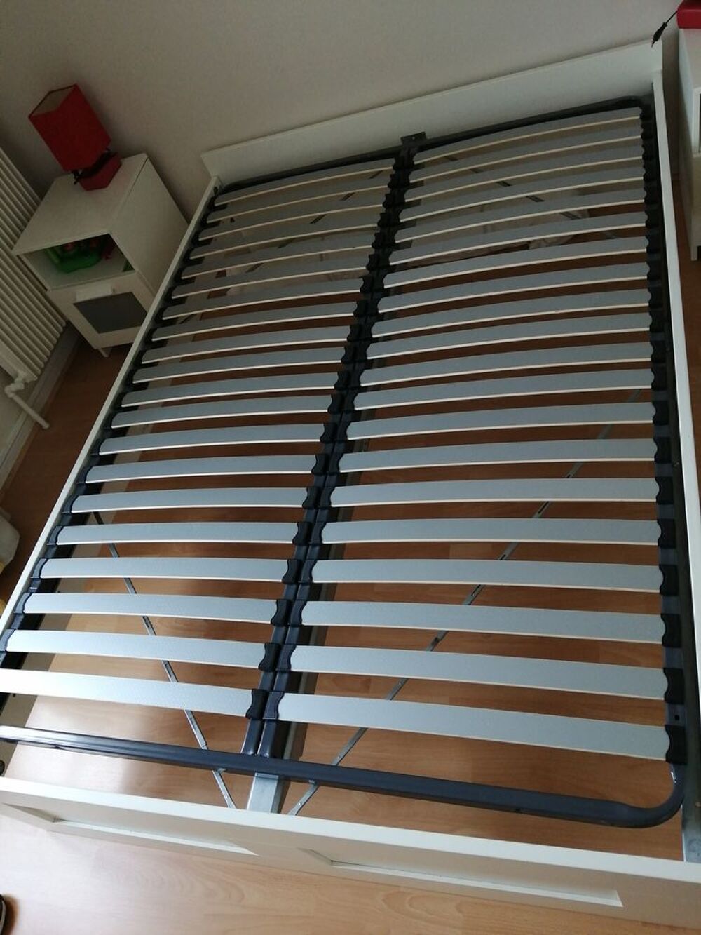 Ensemble cadre de lit 140*200 / sommier / tables de chevet Meubles
