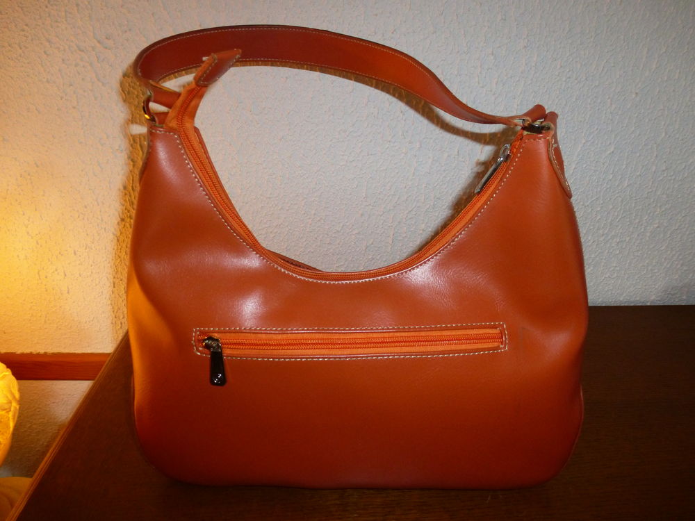 Sac &agrave; main couleur corail (voir orange) Maroquinerie