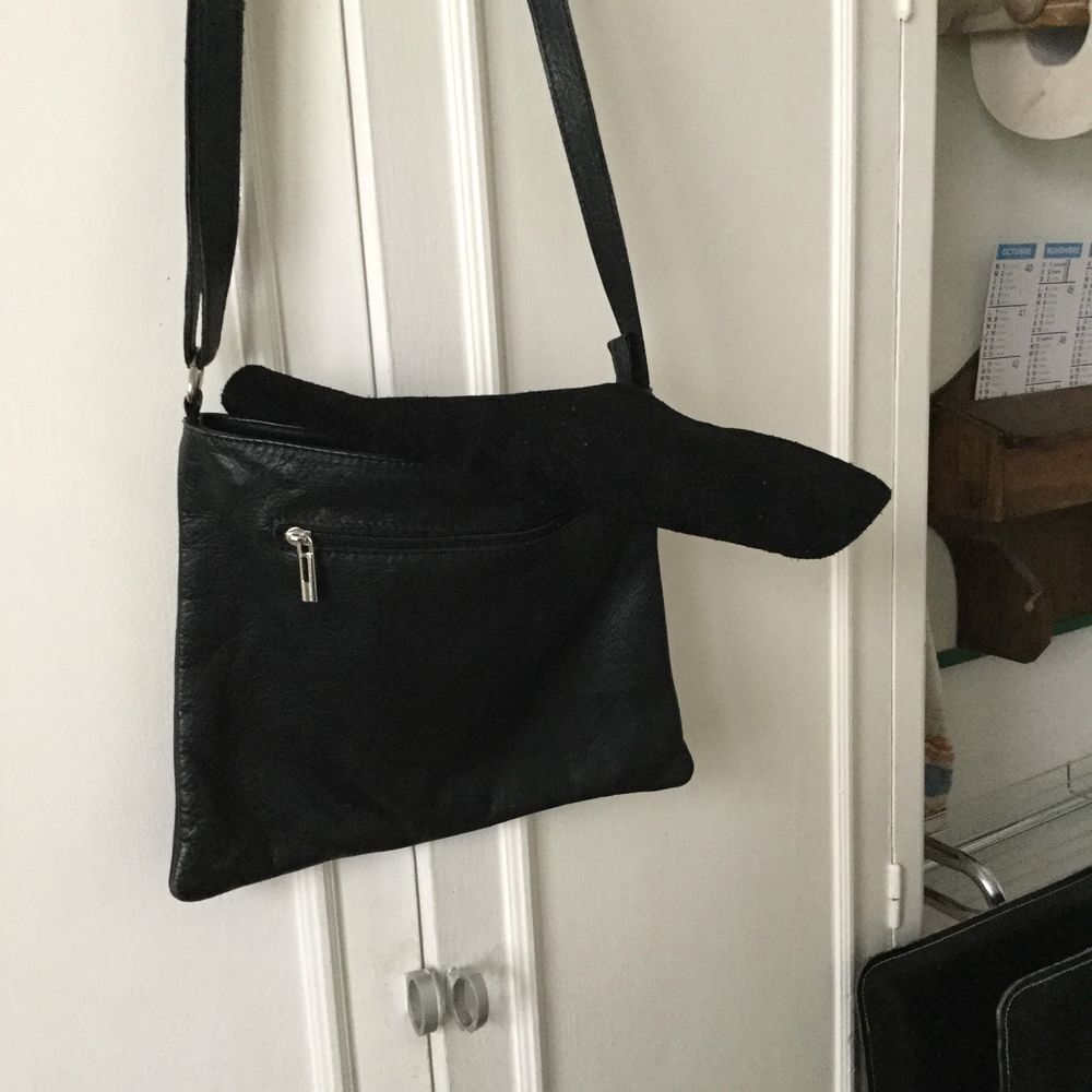 SAC POCHETTE EN CUIR NOIR AGNEAU, &eacute;tat voisin du neuf Maroquinerie