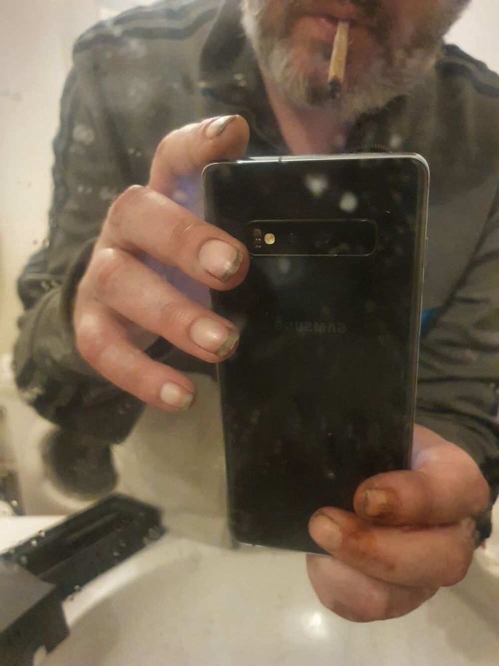 Samsung s10 + 450euro avec oreillettes agk en fibre Téléphones et tablettes