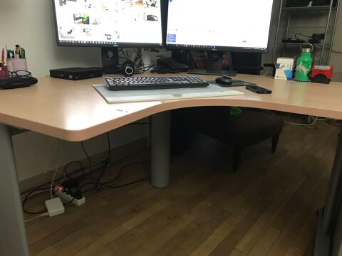 Vend 1 bureau angle pro, 1 casier  roulette et 2 armoires 80 Sartrouville (78)