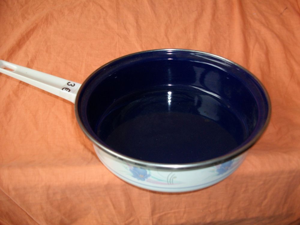 Sauteuse en &eacute;mail - neuve Cuisine