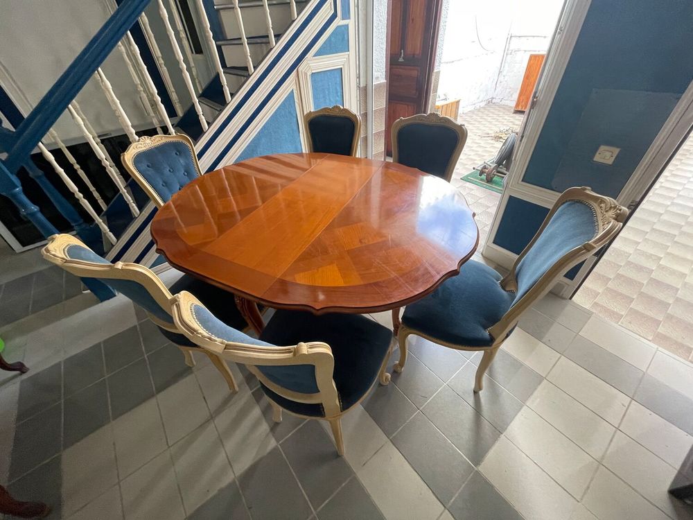 Table ronde extensible + 6 chaises style Louis XV Meubles