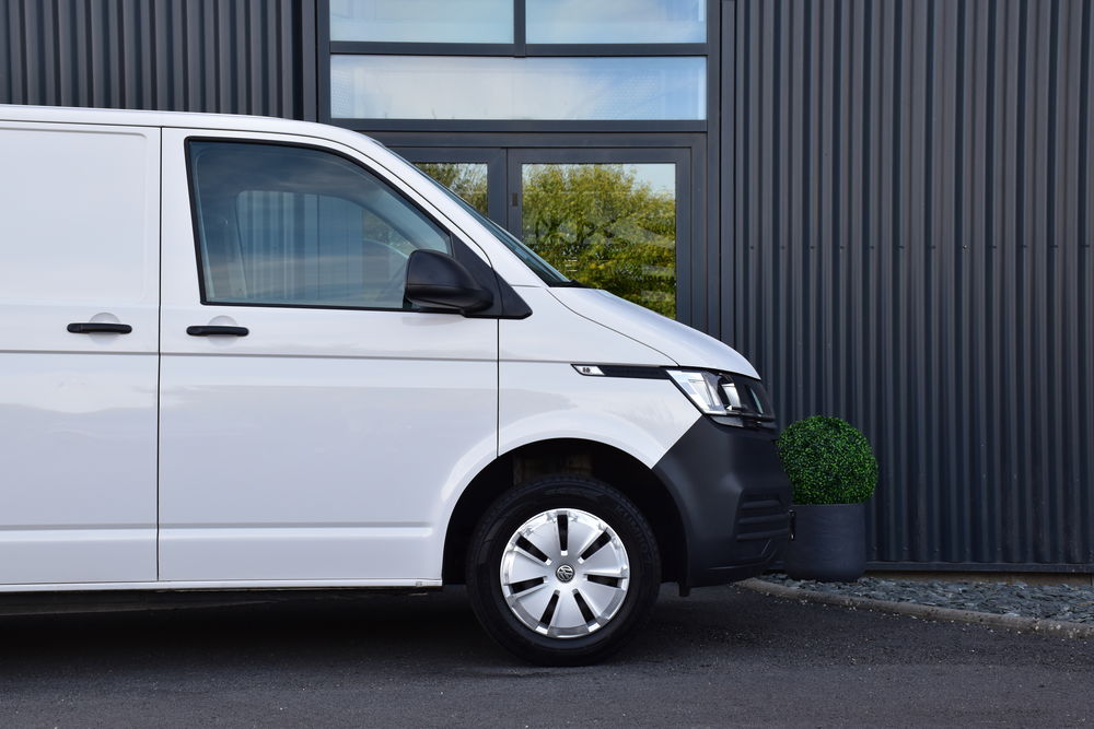 Transporter TRANSPORTER 6.1 VAN L1H1 2.0 TDI 90 BVM5 BUSINESS 2021 occasion 56300 Pontivy