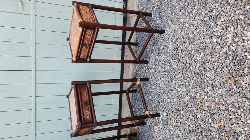 ANCIENNES 
3 TABLES DE NUIT EN BAMBOU, Meubles
