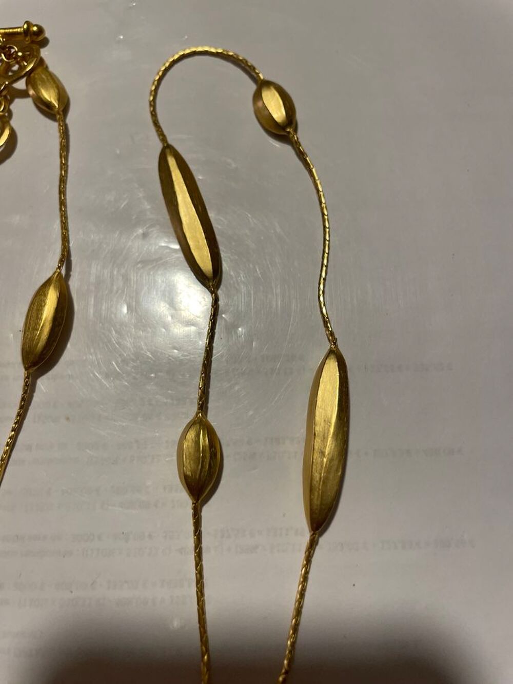 Collier dor&eacute; olives &agrave; facettes incrust&eacute;es sur chaineANTIGONA Bijoux et montres