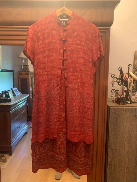 ensemble tunique col Mao jupe droite fendue derri�re marque 0 Le Brusc (83)