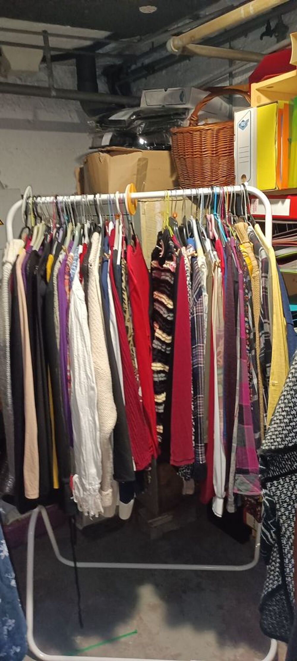 VIDE DRESSING tous les jours &agrave; domicile Vêtements