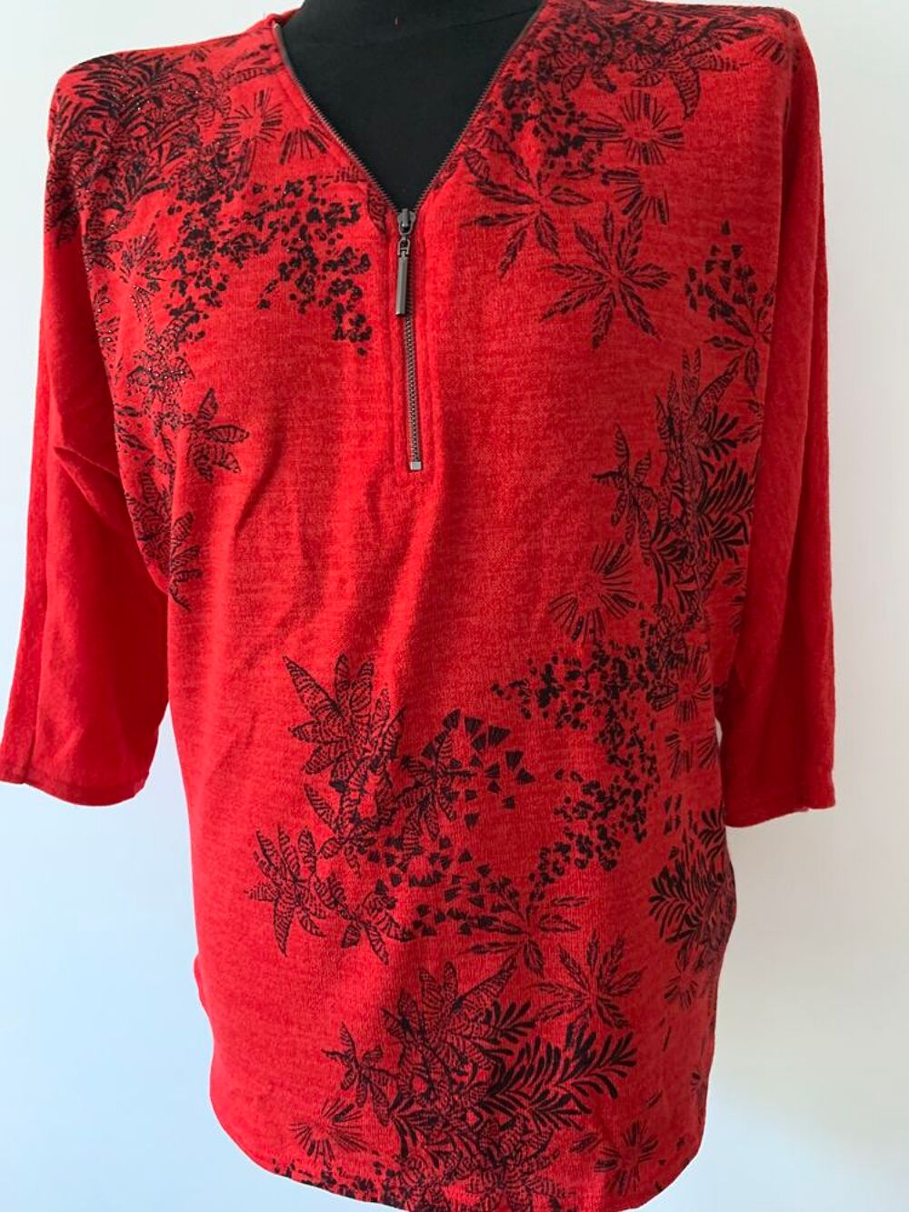 Jolie pull-over &agrave; p?tits clous m&eacute;talliques brillants taille 46/48 Vêtements