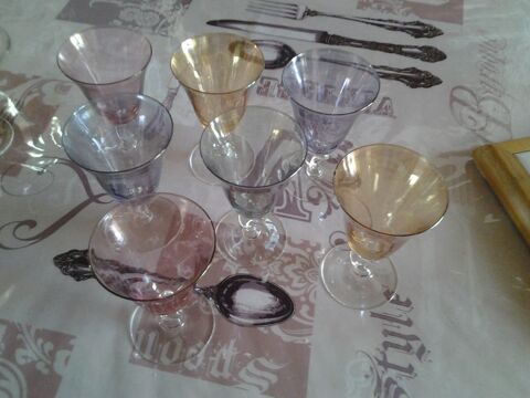 Lot de verres   de diff�rente  couleur Tremblay-en-France (93)