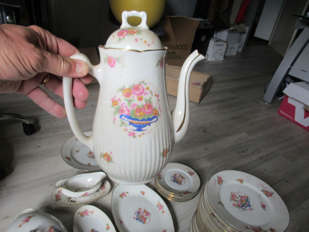 Ensemble de 60 pi&egrave;ces de vaisselle Art D&eacute;co, &eacute;tat tr&egrave;s bon. Décoration