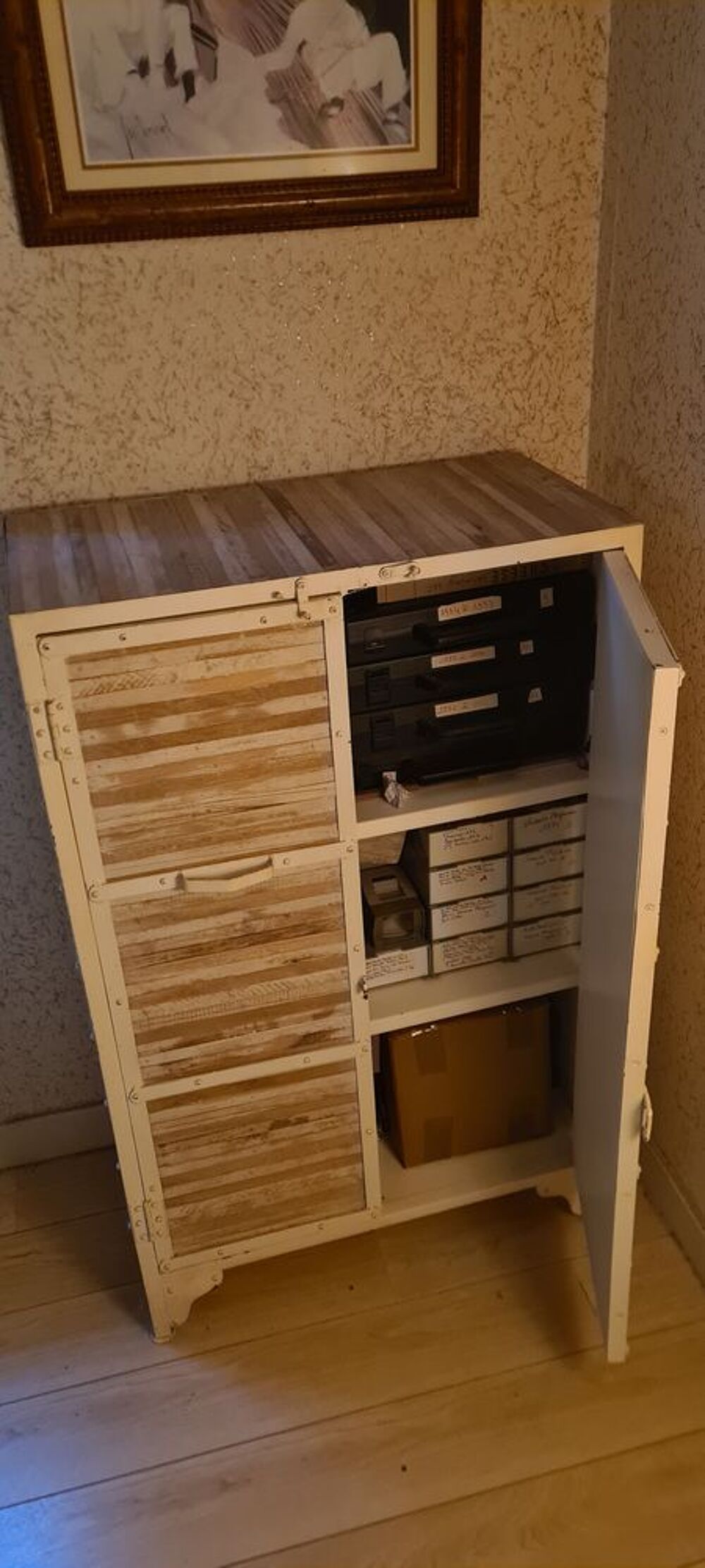 Meuble de rangement en bois deux portes Meubles