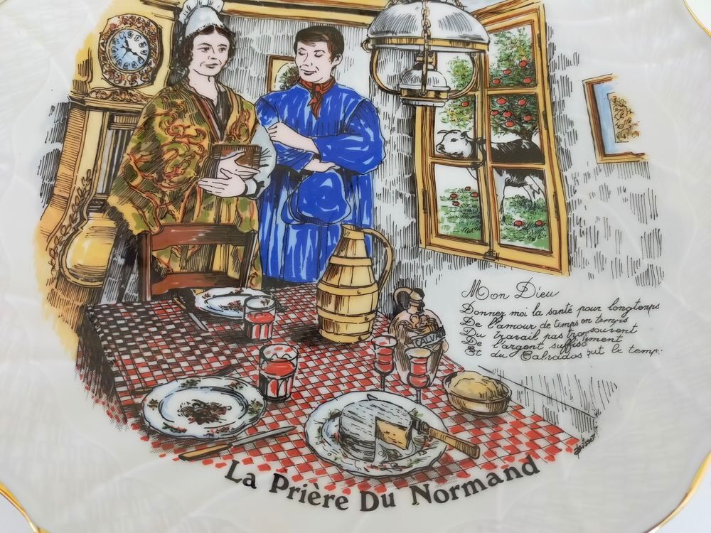 Assiette porcelaine d&eacute;co "La pri&egrave;re du normand" avec motif a Décoration