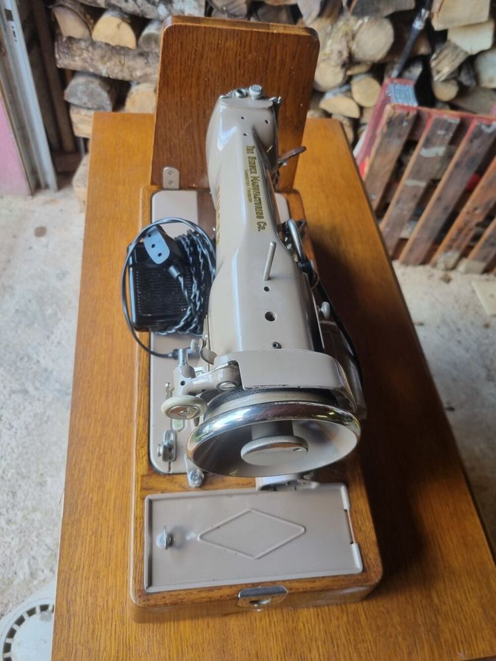 Machine &agrave; coudre Singer vintage avec lampe 