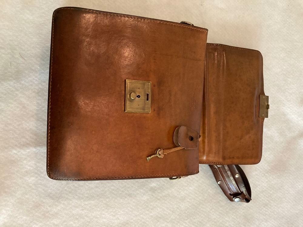 Sac de loisirs en cuir Homme. Maroquinerie