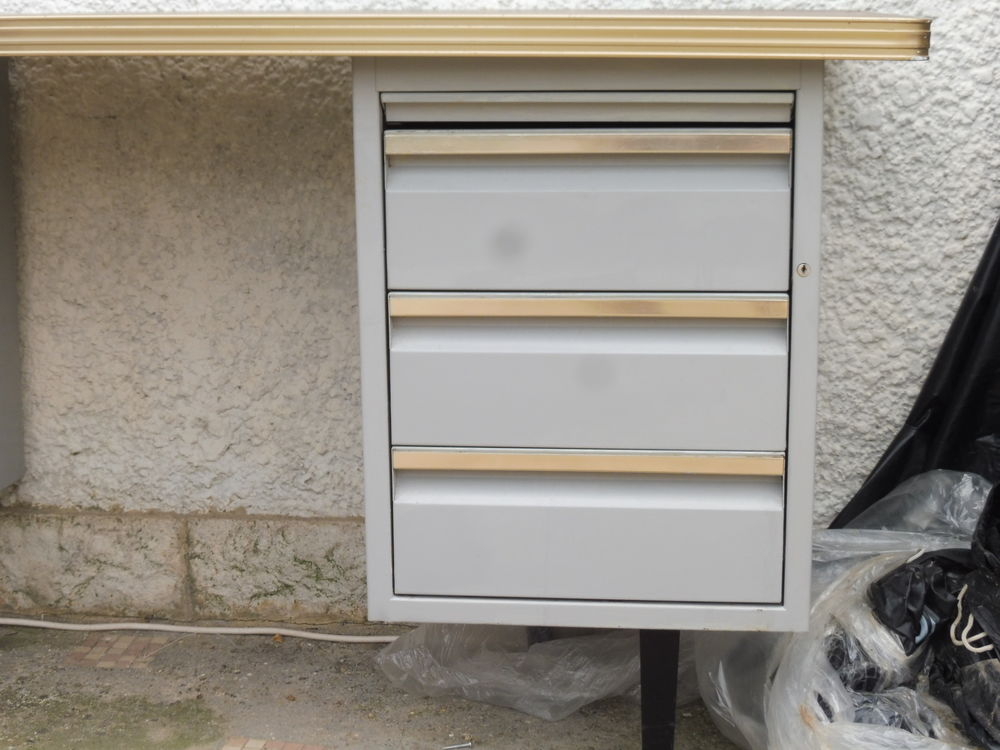bureau attal style industriel Meubles
