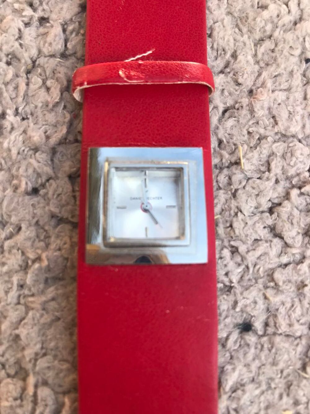 Trois montres fonctionnelles avec piles neuves Bijoux et montres