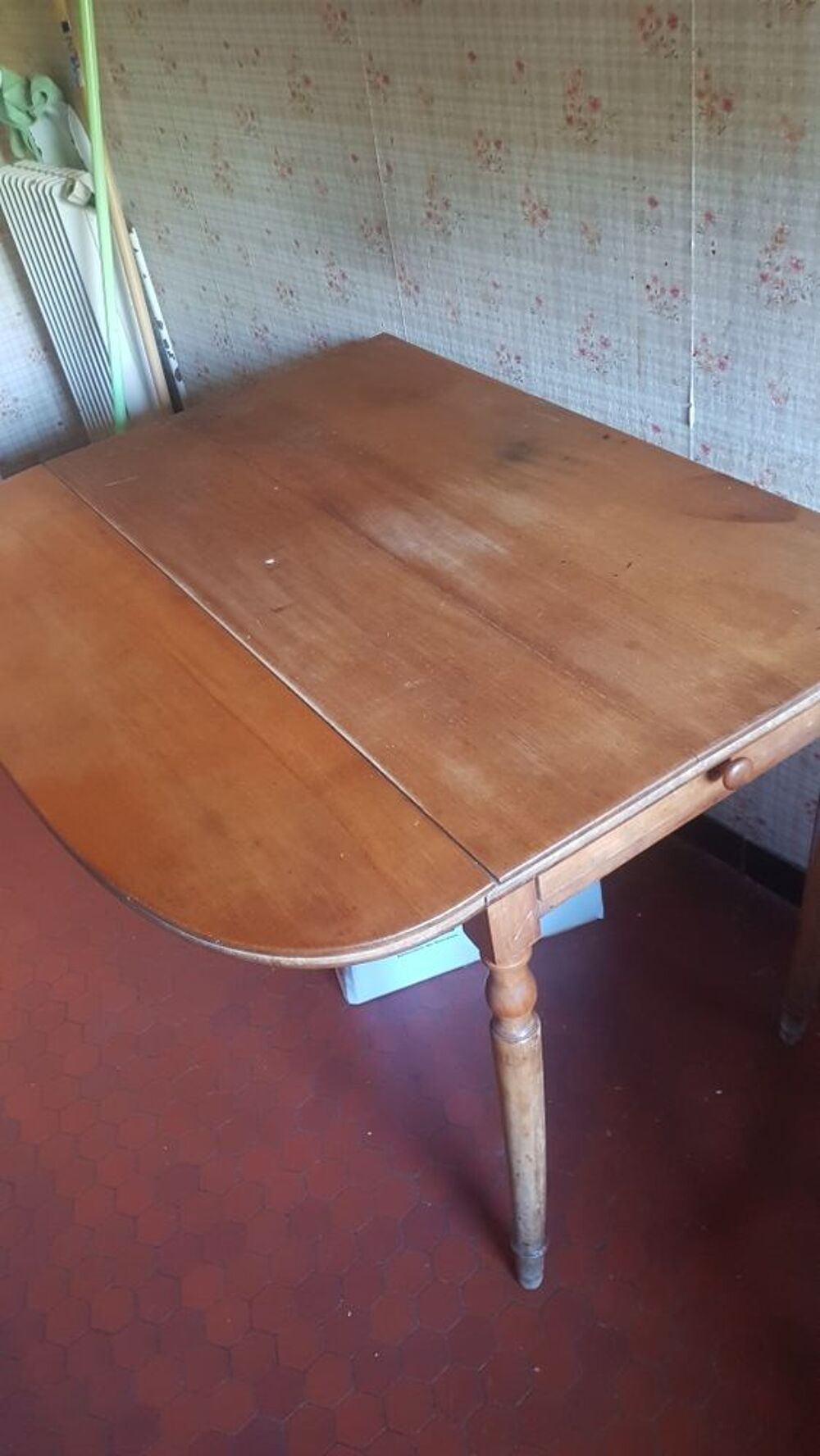 Table Ronde ancienne avec tiroir Meubles