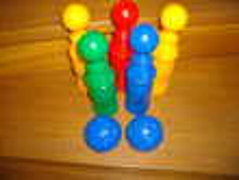 JEU DE CINQ QUILLES + DEUX BOULES Jeux / jouets