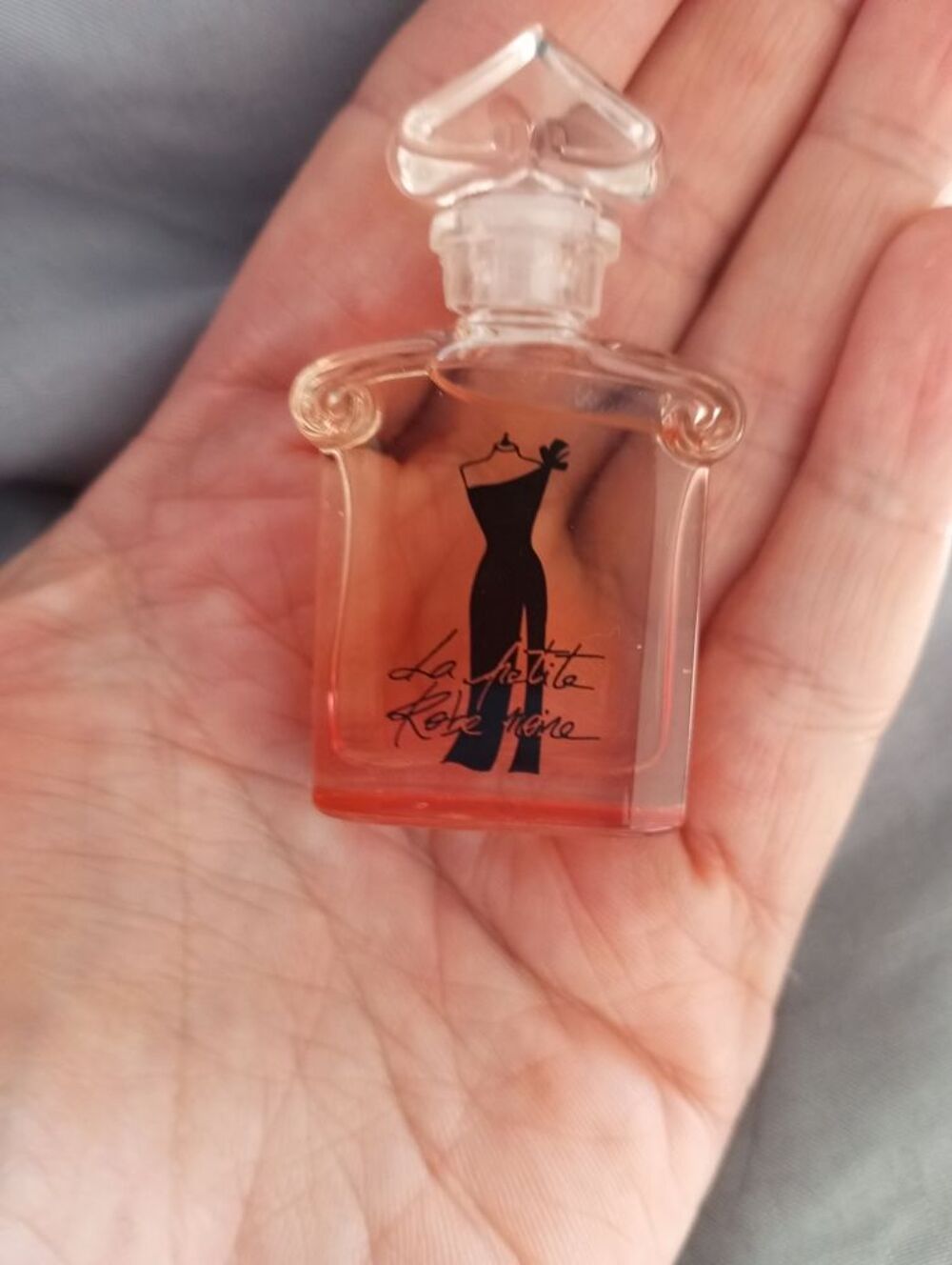 miniature de parfum la petite robe noire 