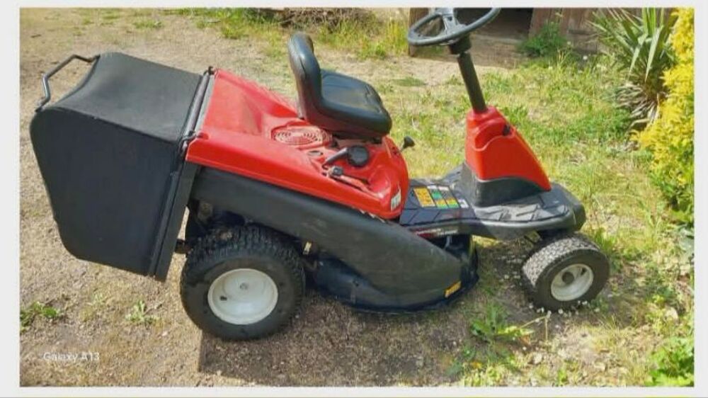Tondeuse autoport&eacute;e rouge MTD Jardin