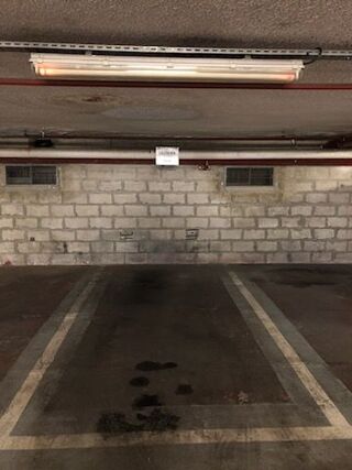  Parking / Garage  louer 12 m Paris