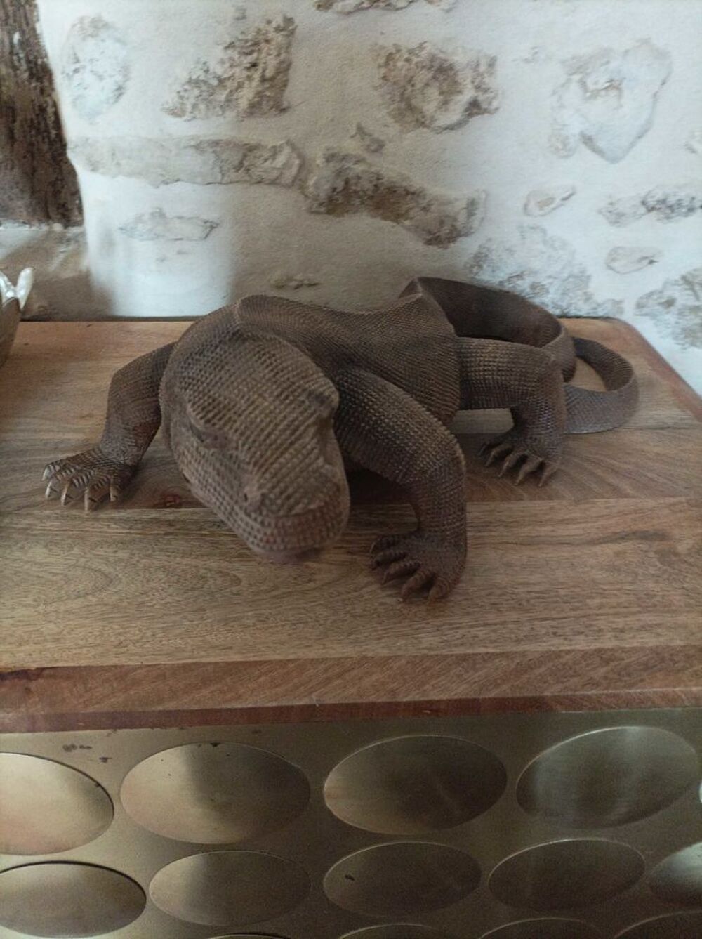 l&eacute;zard en bois assez grand Décoration