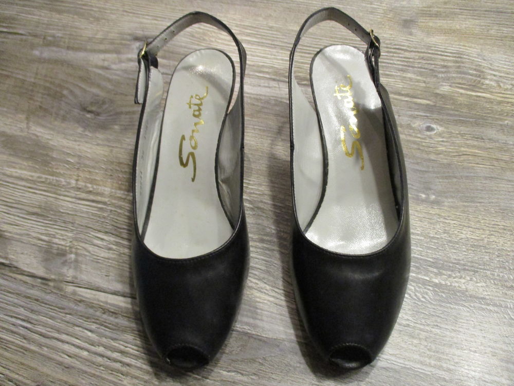 CHAUSSURES D'ETE ENTIEREMENT EN CUIR POINTURE 38 Chaussures