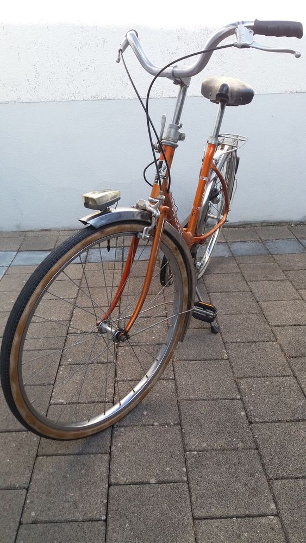 v&eacute;lo femme jeune ou adulte 24 p. marque peugeot bon &eacute;tat Vélos