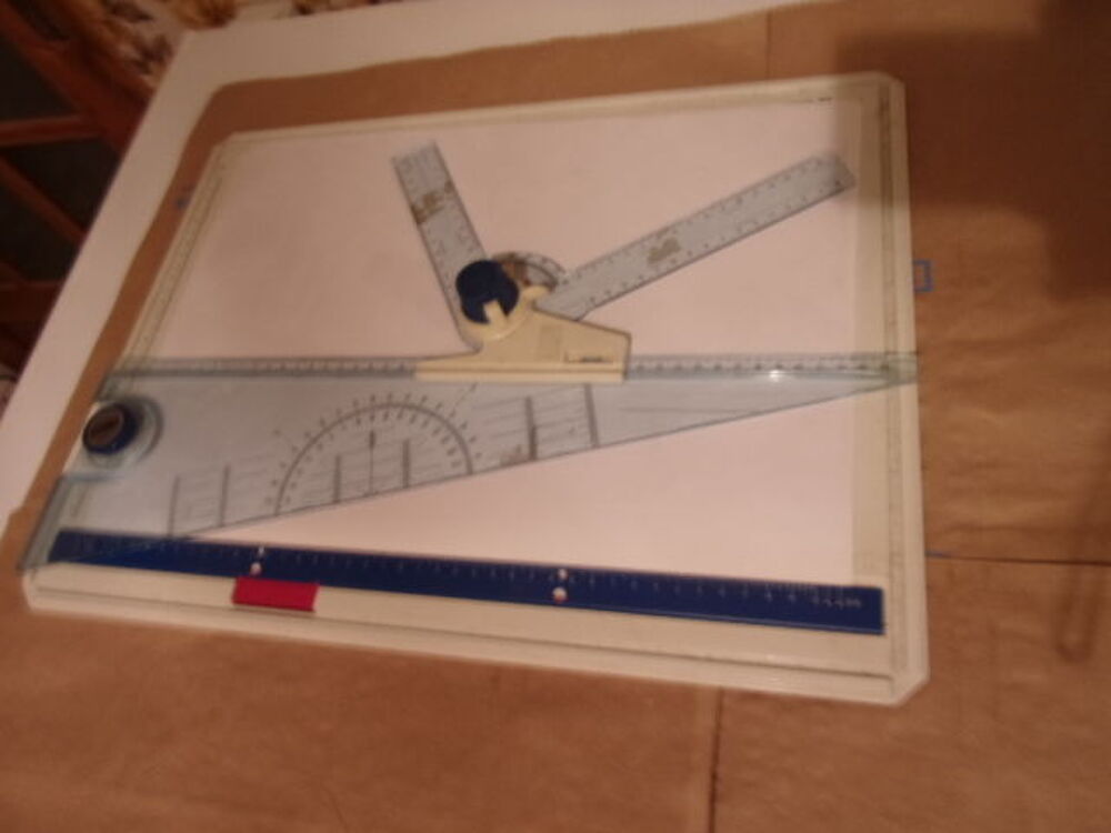 Planche &agrave; Dessin de Bureau format A3
Faire offre en € Meubles
