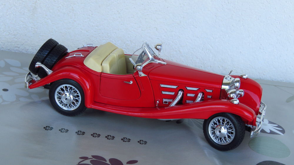 Voiture miniature Mercedes Benz 1/18 