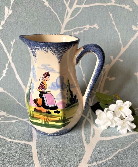 joli Vase ou Pichet peint � la main 12 Blaye (33)