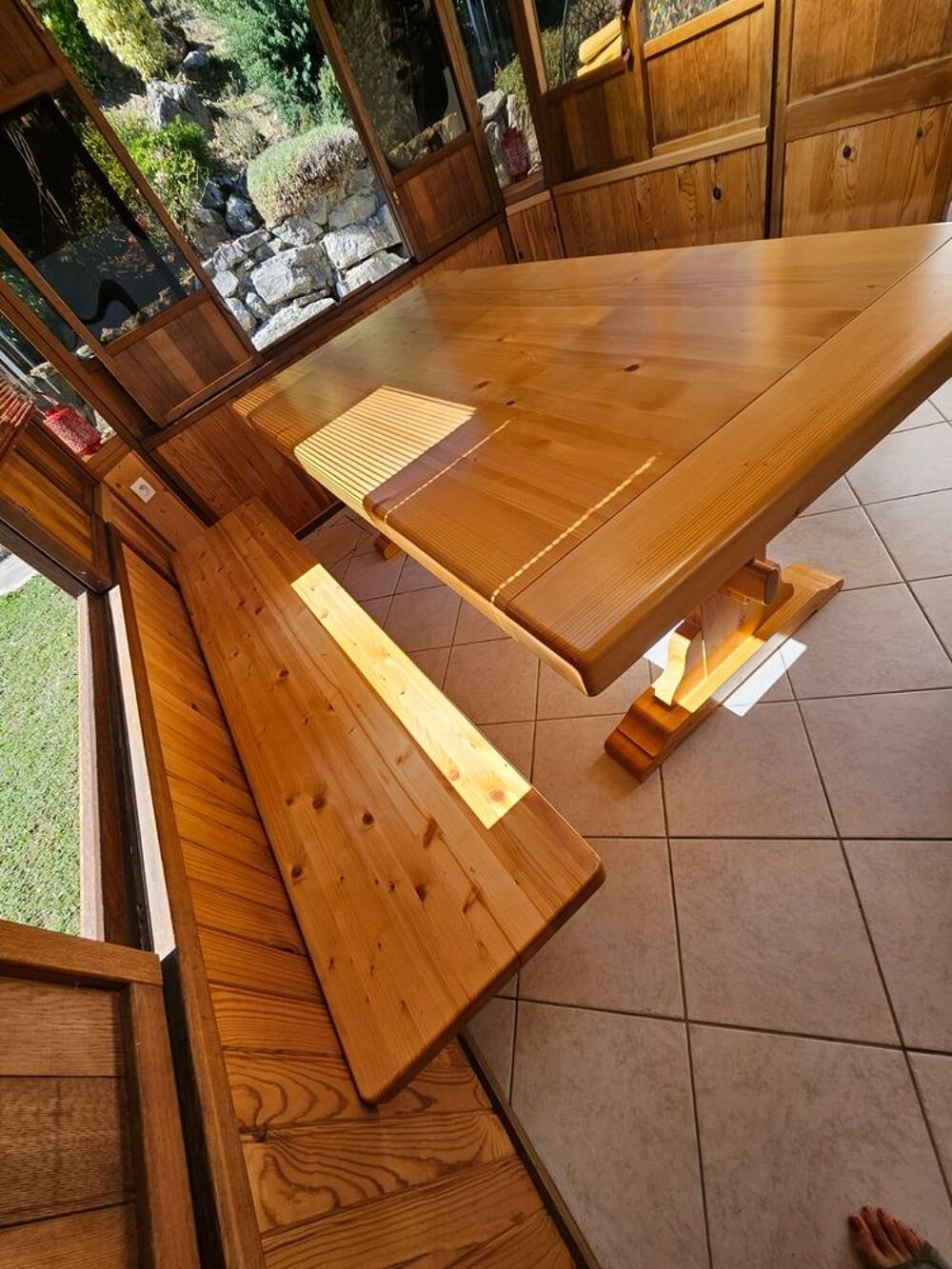Salle &agrave; manger en bois massif (sapin)
Meubles