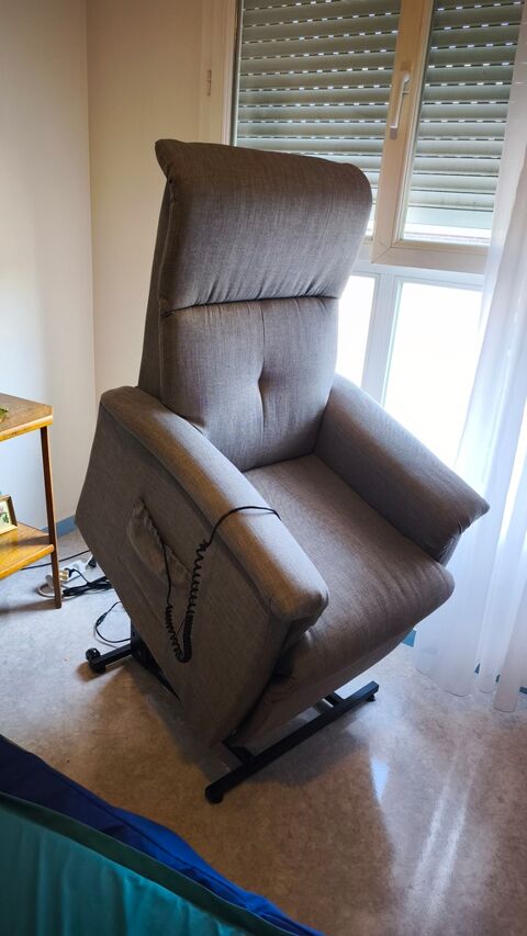 Fauteuil releveur électrique gris 160 Rouen (76)