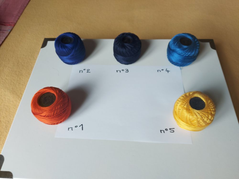 Pelotes 50g de coton perl&eacute; DMC N&deg;5 / 5 couleurs diff&eacute;rentes Décoration